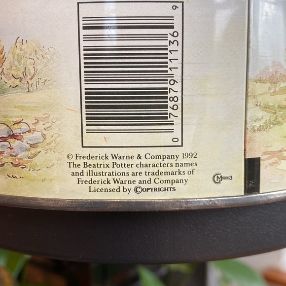 Vintage Peter Rabbit By Beatrix Potter Tin Box Whimsical Design & Storybook Char - Picture 4 of 10